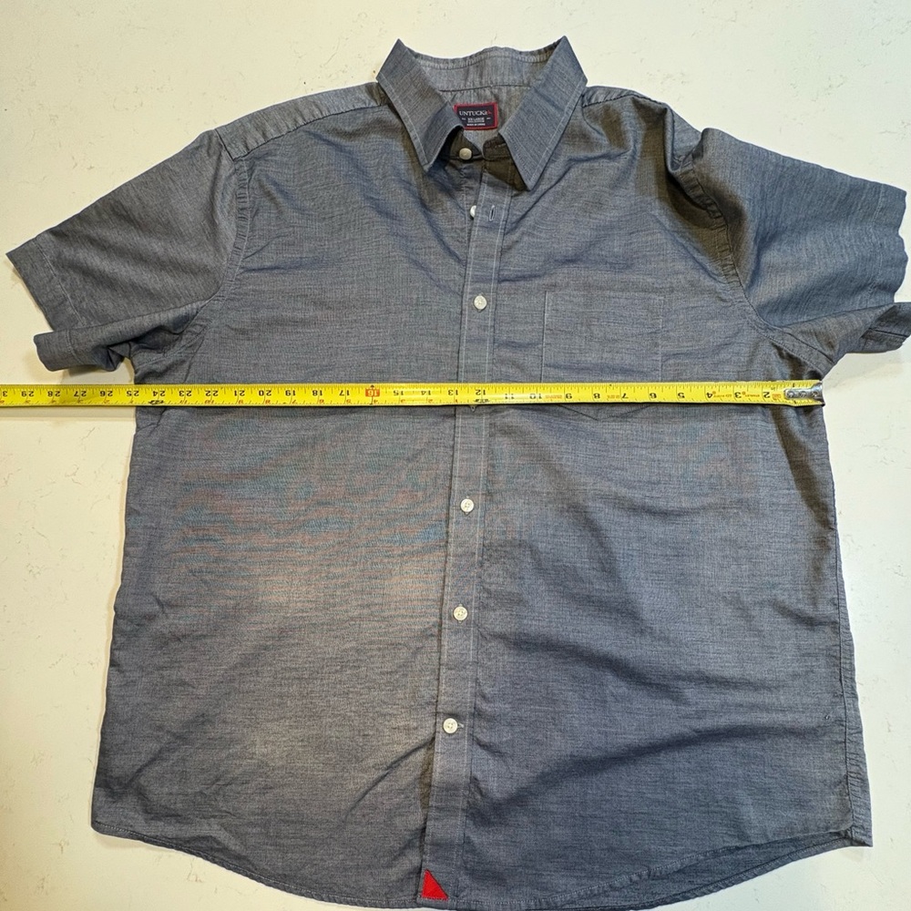 UNTUCKIT Men’s Blue Gray Short Sleeve Shirt. EUC.